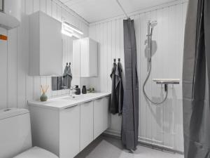 Η κουζίνα ή μικρή κουζίνα στο Apartment Asfrid - 80m from the sea by Interhome +6 φωτογραφίες