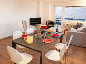 Et opholdsområde på Apartment Bietschorn 33 by Interhome