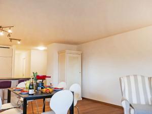 Køkken eller tekøkken på Apartment Bietschorn 33 by Interhome