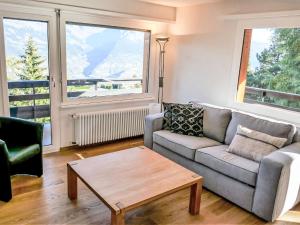 Et opholdsområde på Apartment Bietschorn 33 by Interhome