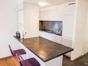 Køkken eller tekøkken på Apartment Bietschorn 33 by Interhome + 28 billeder