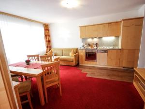 Η κουζίνα ή μικρή κουζίνα στο Apartment Falkner-14 by Interhome +26 φωτογραφίες