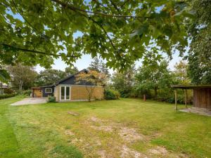 Κήπος έξω από το Holiday Home Naia - 300m to the fjord by Interhome