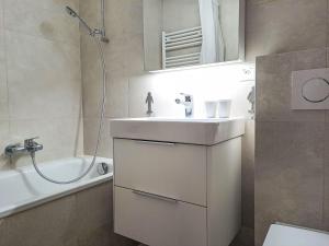 Baðherbergi á Apartment Apollo 2 by Interhome