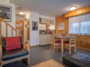 Nhà bếp/bếp nhỏ tại Apartment Eaux-Vives 201 by Interhome