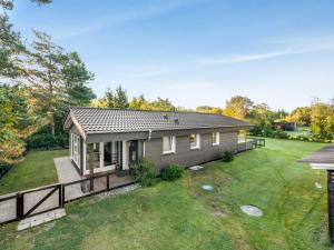 Κήπος έξω από το Holiday Home Sjarlotte - 400m to the fjord by Interhome