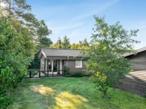 Κήπος έξω από το Holiday Home Sjarlotte - 400m to the fjord by Interhome