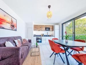 Η κουζίνα ή μικρή κουζίνα στο Apartment Maner roz by Interhome