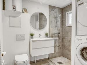 Koupelna v ubytování Holiday Home Ingamaj - 4km from the sea by Interhome