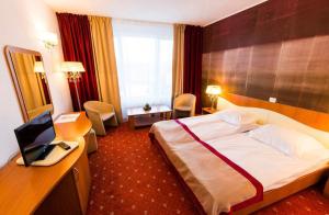 Ένα ή περισσότερα κρεβάτια σε δωμάτιο στο Andy Grand Hotel Predeal +7 φωτογραφίες