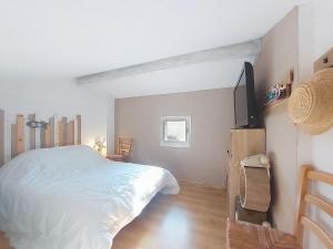 Postel nebo postele na pokoji v ubytování Holiday Home Les Charmilles-15 by Interhome