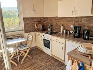 Köök või kööginurk majutusasutuses Holiday Home Inselkoje Zwo by Interhome