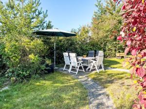 Aed väljaspool majutusasutust Holiday Home Inselkoje Zwo by Interhome