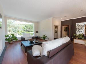 una sala de estar con un sofá y una mesa en Villa Can Pedro by Interhome, en Inca