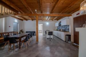 a kitchen and dining room with a table and chairs at Casale in legno nella natura laziale in La Giustiniana