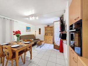 Kuchyň nebo kuchyňský kout v ubytování Apartment Le Blueberry by Interhome