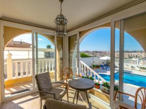 ein Balkon mit Tisch und Stühlen und ein Pool in der Unterkunft Villa Villa Recorral by Interhome in Rojales