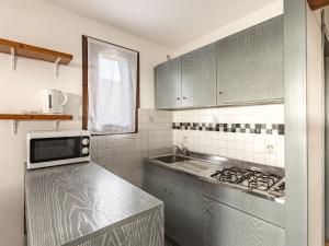 Kuchyň nebo kuchyňský kout v ubytování Holiday Home Villa 17 by Interhome