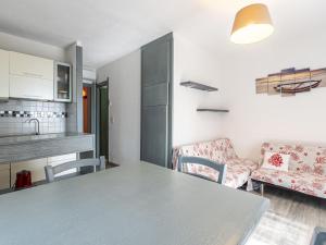 Kuchyň nebo kuchyňský kout v ubytování Holiday Home Villa 13 by Interhome