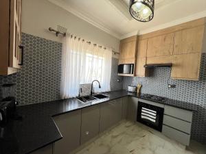 Kuchyň nebo kuchyňský kout v ubytování Beauty Blender Homes - The Brown House