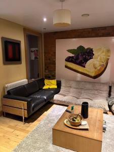 Posezení v ubytování Ensuite in Gorgeous Shared Oxford Flat