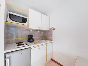 Kuchyň nebo kuchyňský kout v ubytování Apartment Balcons D'Olympie by Interhome