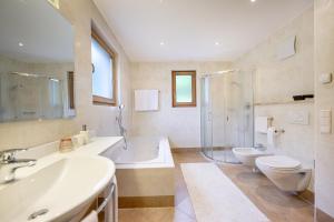 Ένα μπάνιο στο Residence Peter +79 φωτογραφίες