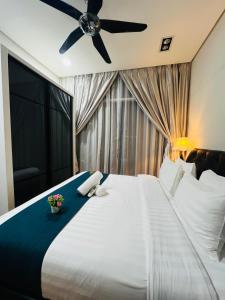 Postel nebo postele na pokoji v ubytování Soho Suites KLCC by Comfort Suites Kuala Lumpur