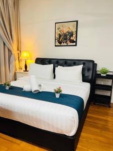 Ένα ή περισσότερα κρεβάτια σε δωμάτιο στο Soho Suites KLCC by Comfort Suites Kuala Lumpur