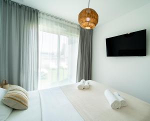 a bedroom with a white bed with a large window at Apartment Casa del Sol in Gran Alacant +67 photos