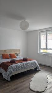 En eller flere senge i et værelse på Appart Épine Strasbourg