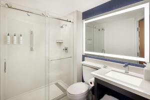 Koupelna v ubytování Fairfield by Marriott Mission Viejo Orange County