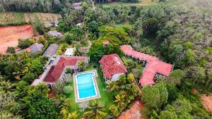 Bazén v ubytování Silent Garden Ayurveda Health Resort nebo v jeho okolí