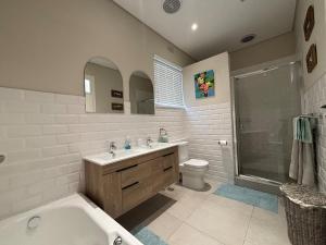 Ένα μπάνιο στο Ocean Gate House +82 φωτογραφίες