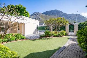 a house with a garden with a lawn at #5A on Brassie in Lakeside