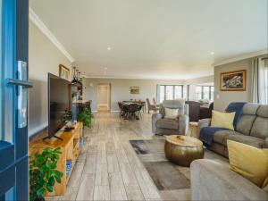 Gallery image of 35 Brookside on Kingswood Golf Estate in George