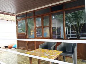 a dining room with a table and a chair at Mountain Palm patnem beach in Patnem