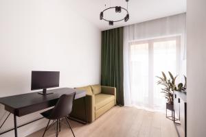 Μια τηλεόραση ή/και κέντρο ψυχαγωγίας στο New Old Town studio - Luxury mattress, TV, Work desk, AC, Security