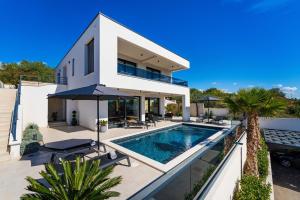 Bassein majutusasutuses Luxury Villa Spectrum pool 32m2 sauna või selle lähedal