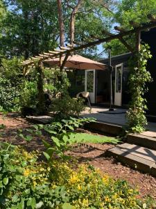 En have udenfor Natuurhuisje De Boshut