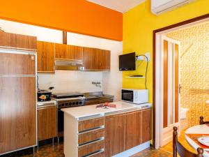 Η κουζίνα ή μικρή κουζίνα στο Apartment in the Garden by Interhome