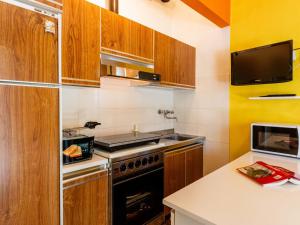 Η κουζίνα ή μικρή κουζίνα στο Apartment in the Garden by Interhome +14 φωτογραφίες