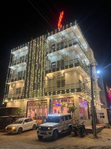 Budova, kde se hotel nachází + 21 fotografií