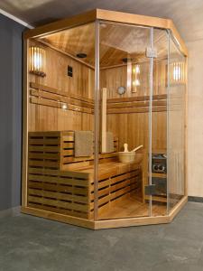 a glass room with wooden walls and wooden floors at Kamienica Morska Gdynia in Gdynia