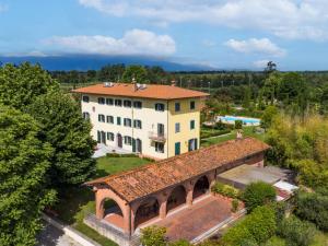 Příroda nedaleko vily + 70 fotografií