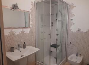 a bathroom with a shower and a sink at L'Angolo Monolocale- Porto Torres in Porto Torres