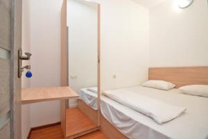 Postel nebo postele na pokoji v ubytování C&H guest house