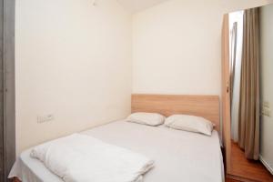 Postel nebo postele na pokoji v ubytování C&H guest house + 2 fotografie