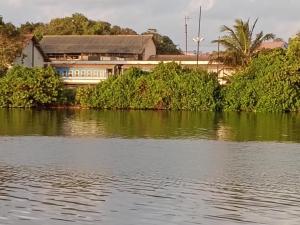 Výhled na řeku, která protéká v blízkosti apartmánu