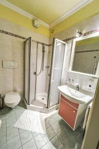 Et badeværelse på Apartment Piccola Italia-2 by Interhome